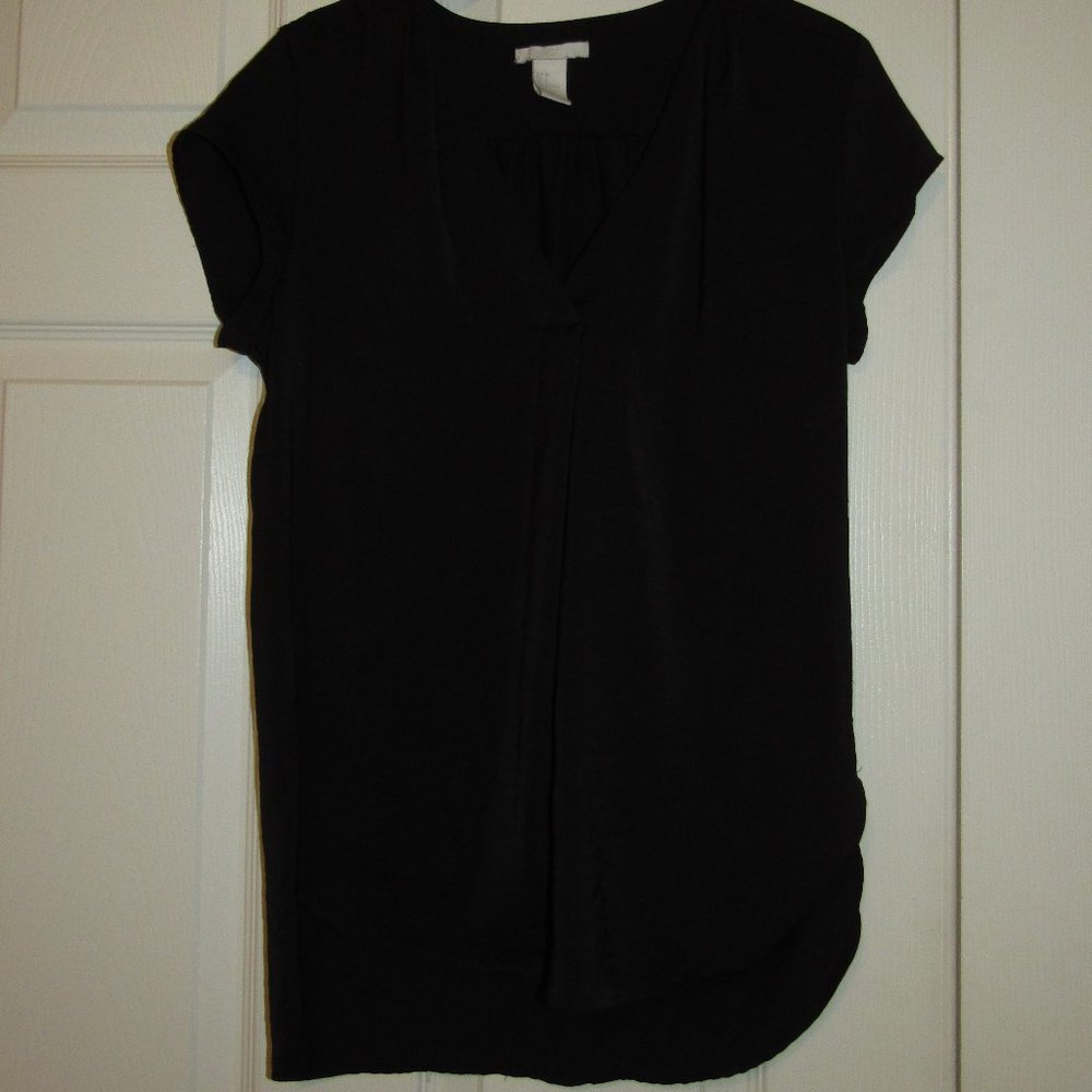 H&M Size 2 Black Poly V-Neck Short Sleeve Top